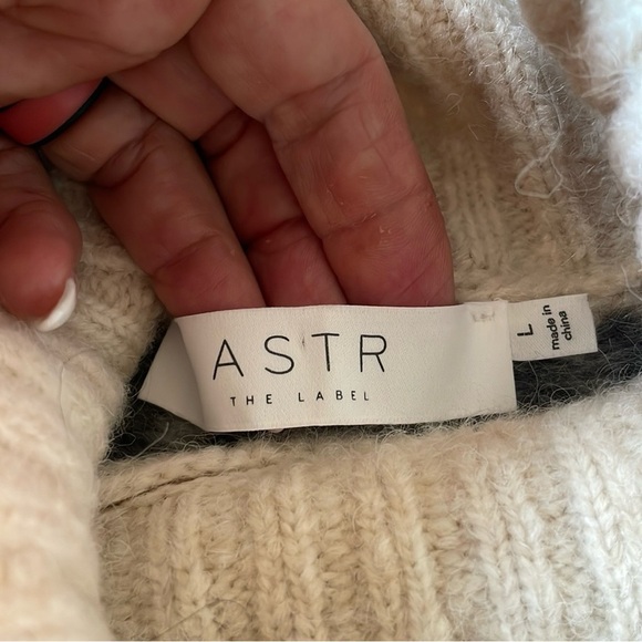 ASTR The Label Leka Fair Isle Turtleneck Sweater Cream Gray Size L Cozy Warm - Picture 8 of 11